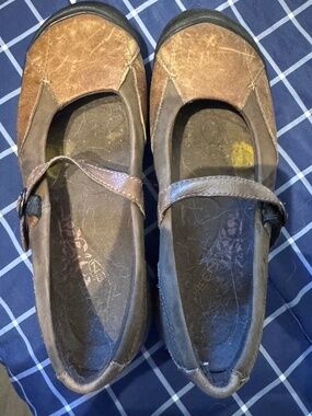 Keen Shoes size 42
